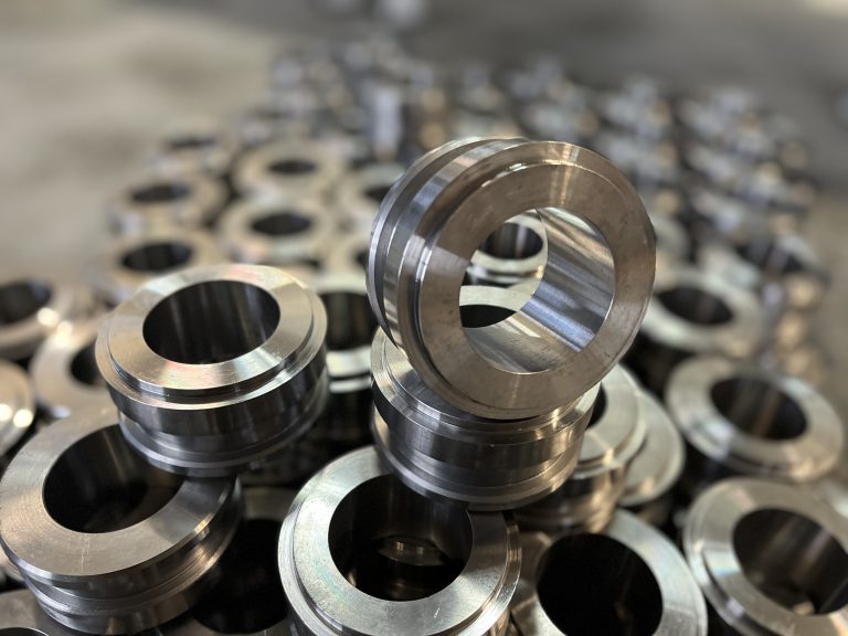 Obróbkę CNC oferujemy w zakresie materiałów: stal węglowa, stal nierdzewna, aluminium, miedź, mosiądzu.